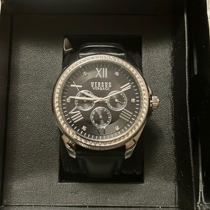 Versace Versus Silver/ Black Elmont
Swarovski Watch

•